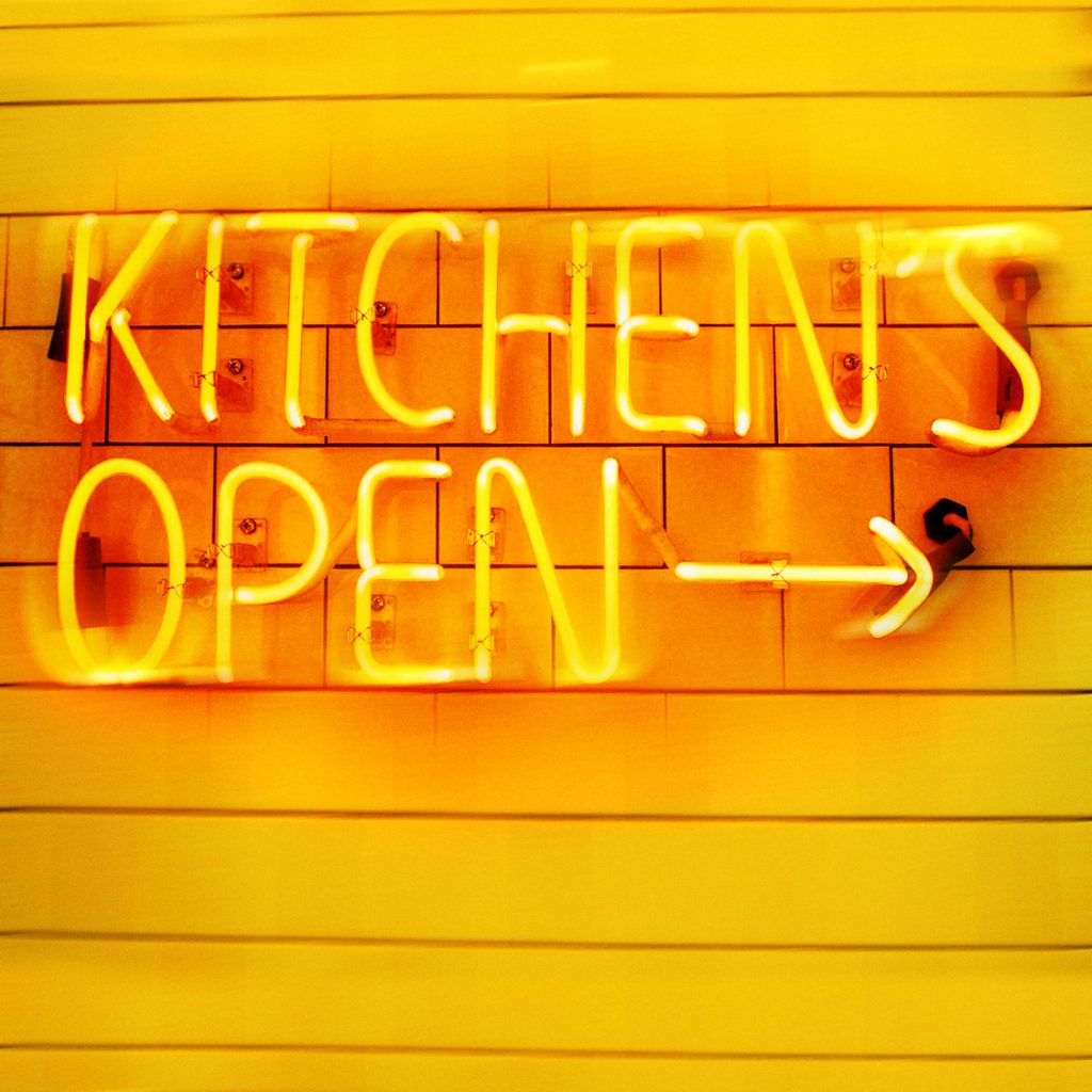 kitchen open schild